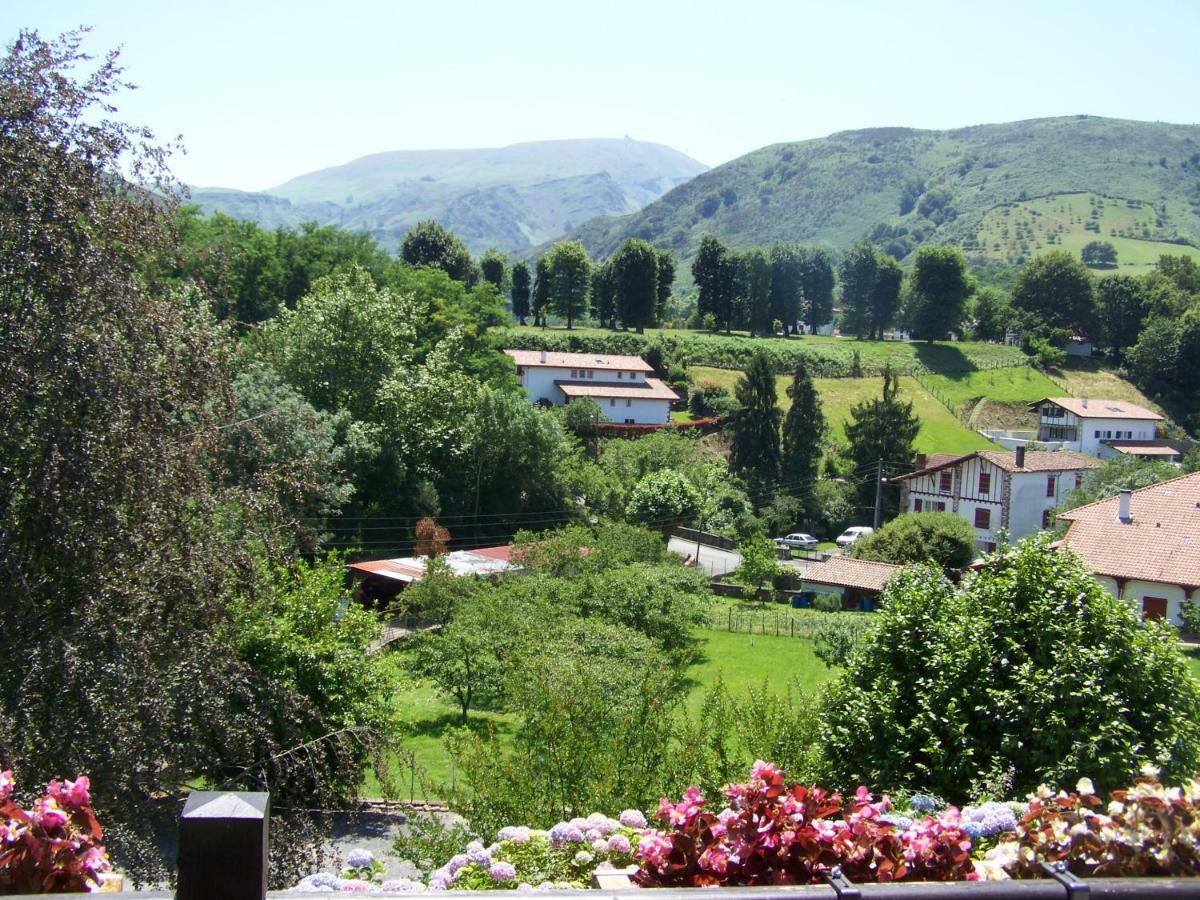 Etxe goxoan chambres d'hôtes avec cuisine été équipée commune et jaccuzi Itxassou Exterior foto