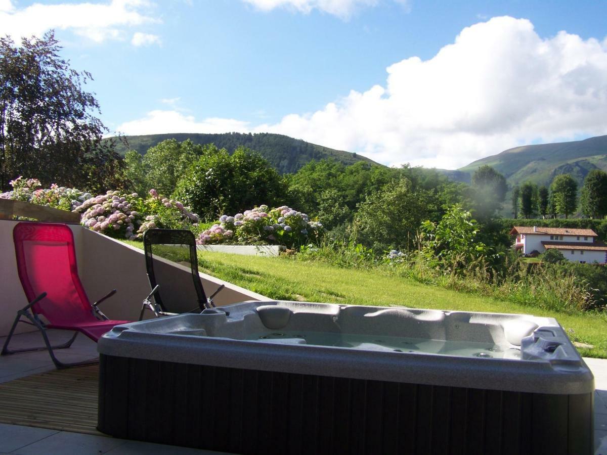 Etxe goxoan chambres d'hôtes avec cuisine été équipée commune et jaccuzi Itxassou Exterior foto